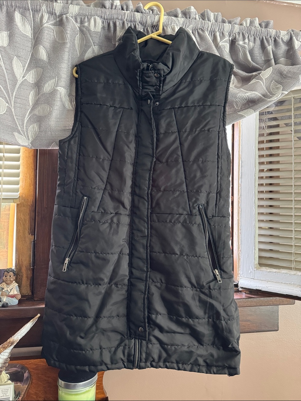 Classic Black Quilted Sleeveless Vest - Brand: